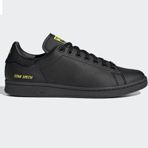 Adidas Stan Smith trainer, Core Black/Semi Solar
Yellow, Men’s size 8